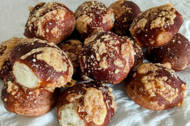 15 Party Pretzel Rolls Parmesan