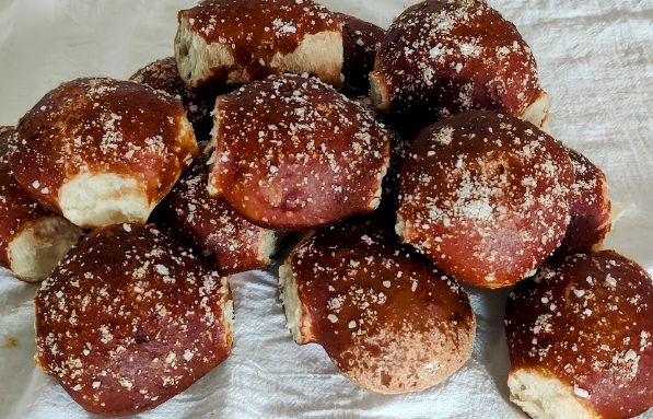 15 Party Pretzel Rolls